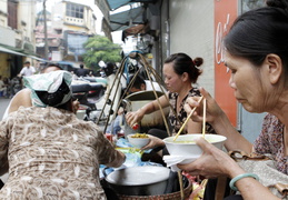 hanoi-street-vendor
