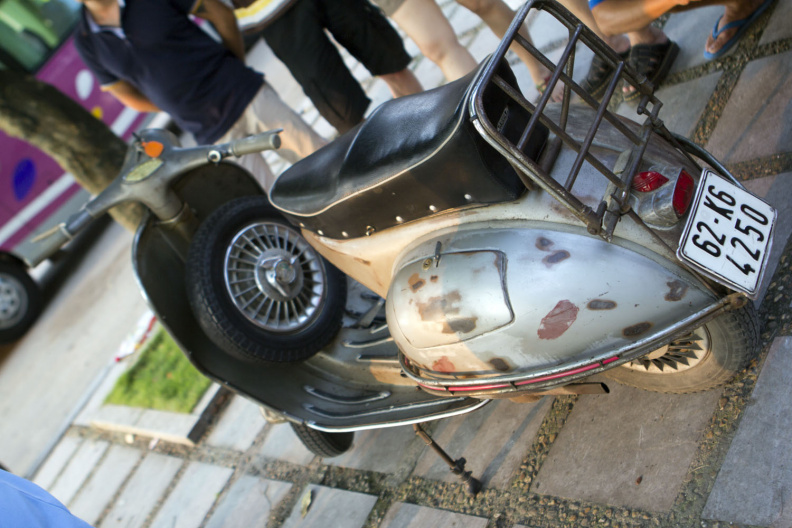 Classic-Vespa.jpg