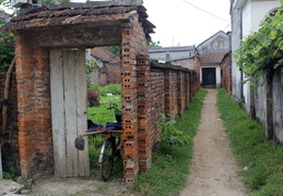 a-small-countryside-lane